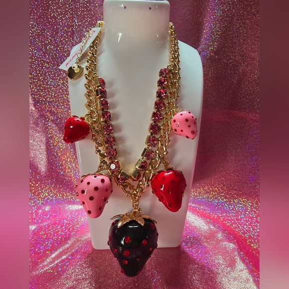 Betsey Johnson Strawberry necklace! - Picture 10 of 10